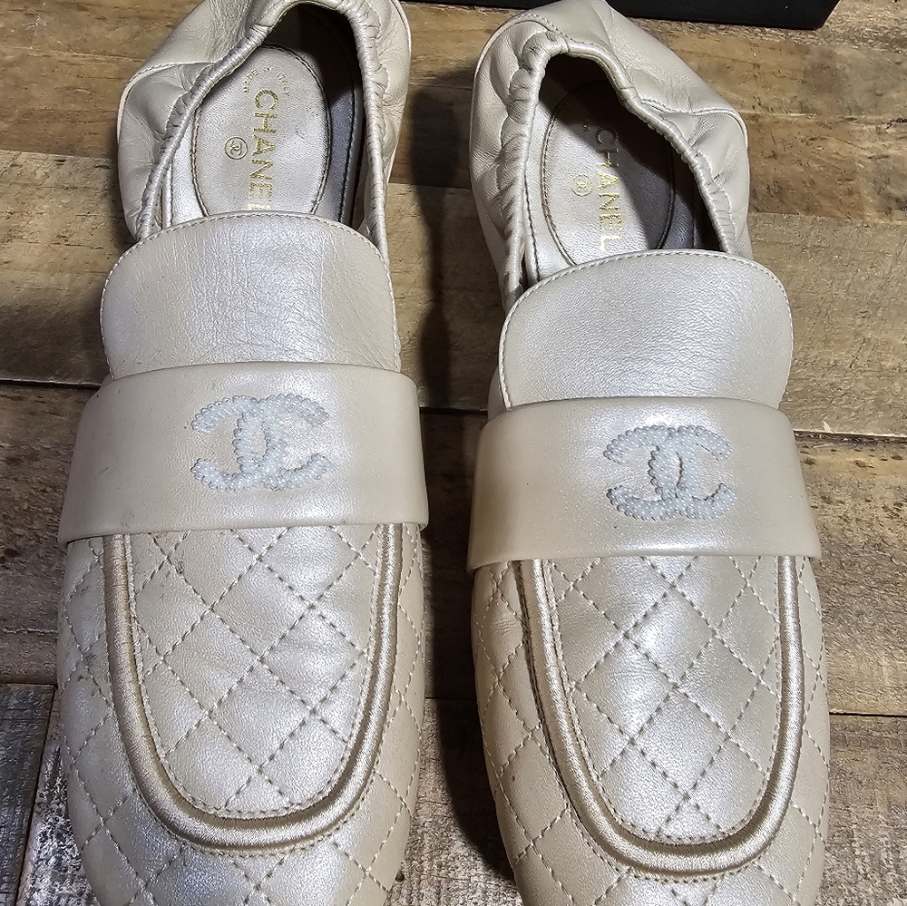 Chanel Beige Mocassins Size 40